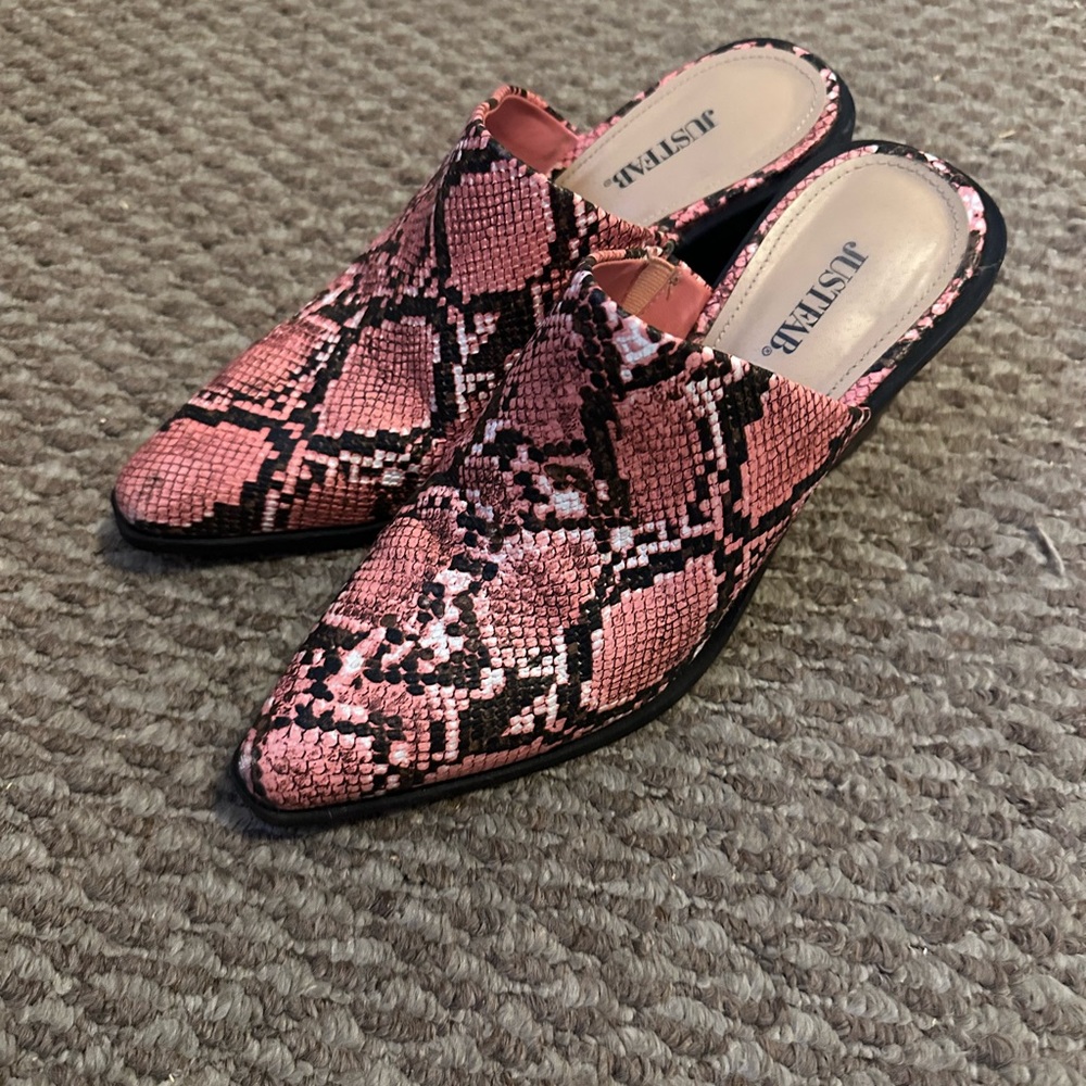 Justfab women’s pink snakeskin heel size 8